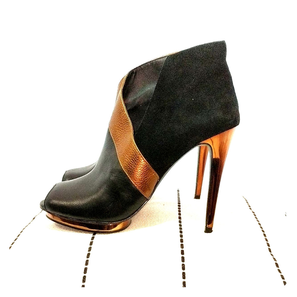 BCBG heels